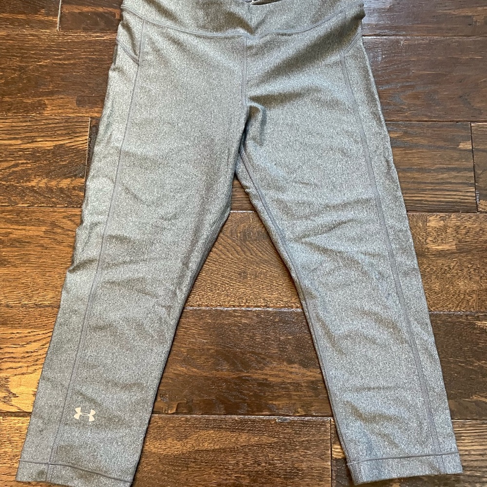 Under Armour gray capri tights